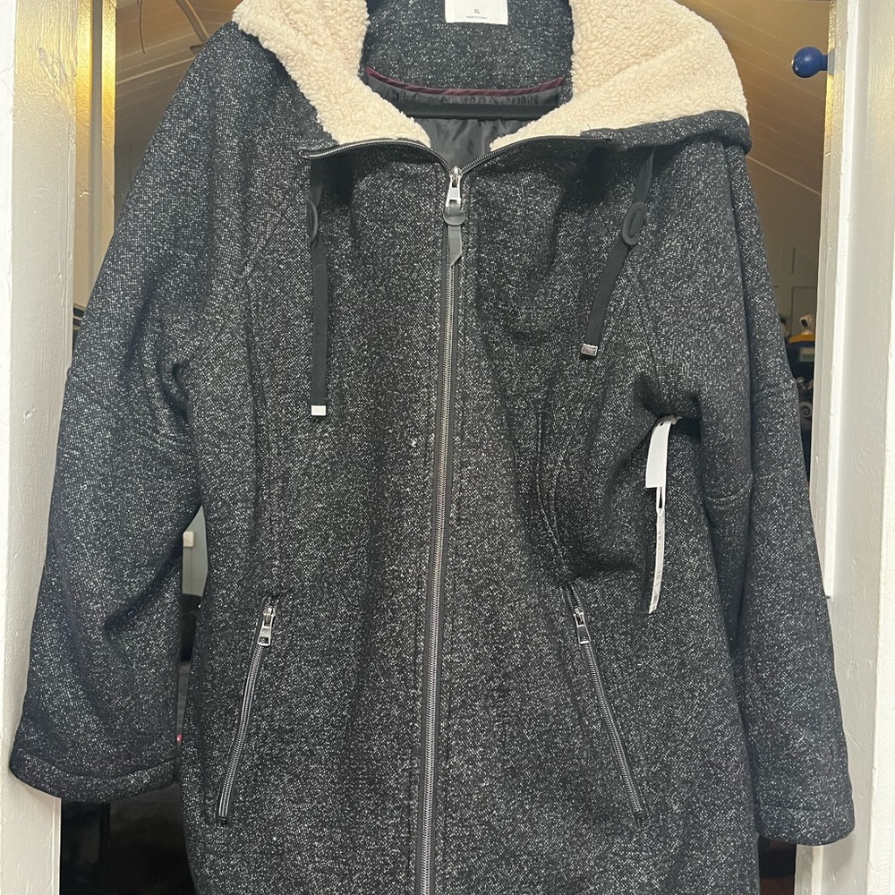 Stylus Women’s Jacket Size XL Black tweed zip-up jacket with a Sherpa-lined hood